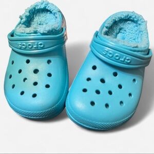 NWT CROCS Kids size 11 fuzzy / lined clogs
